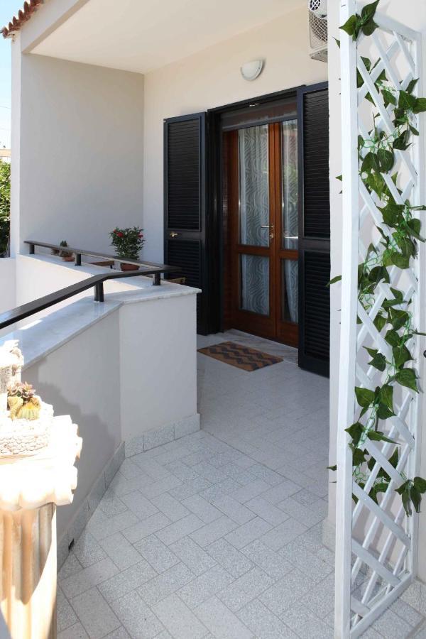 Pompei Gryllus Bed & Breakfast Екстериор снимка